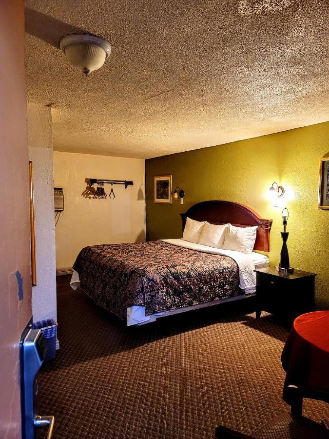 Travelors Lodge Motel & Rv Park Us-287&Us-96 Eads Bagian luar foto
