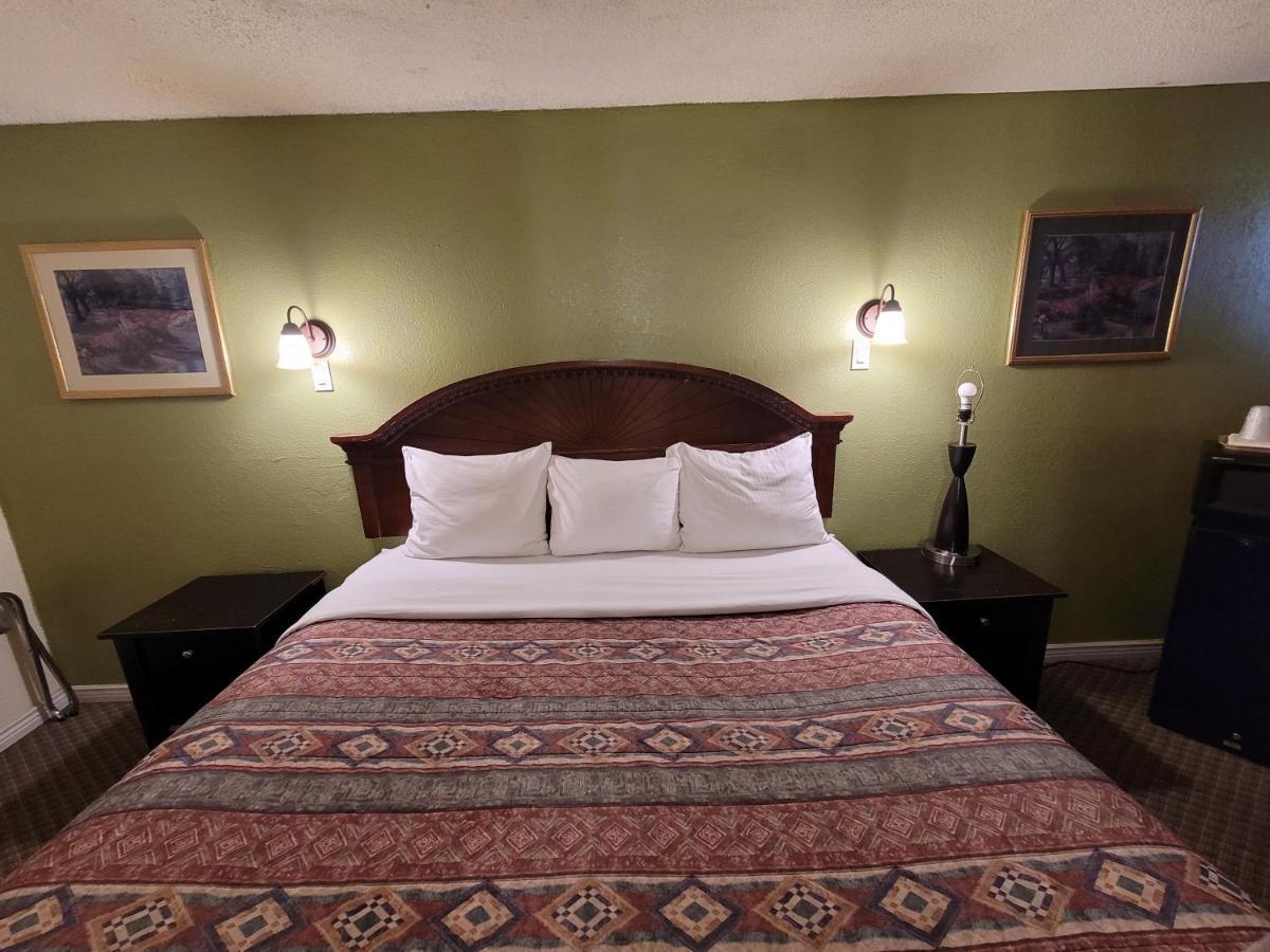 Travelors Lodge Motel & Rv Park Us-287&Us-96 Eads Bagian luar foto